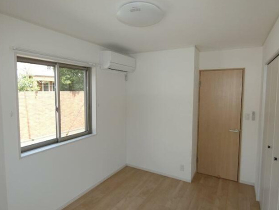 サンライズ日吉台の洋室