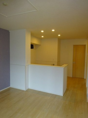 【居間・リビング】 | トビアスガーデン南沖洲Ａ | ゆったり過ごせる居間です