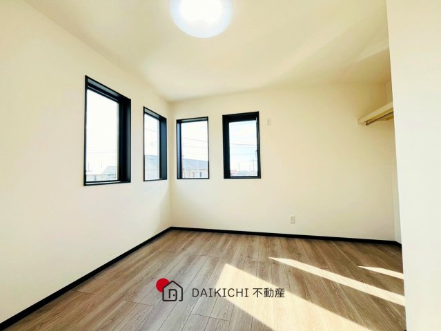 【洋室】 | 桶川市上日出谷第12期　ワイウッドコート　新築戸建　全3棟　2号棟