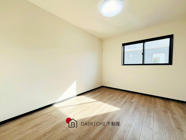 【洋室】 | 桶川市上日出谷第12期　ワイウッドコート　新築戸建　全3棟　2号棟
