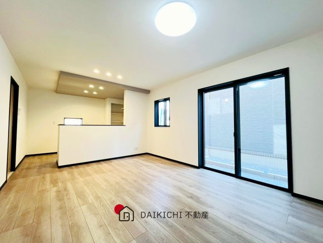 【居間・リビング】 | 桶川市上日出谷第12期　ワイウッドコート　新築戸建　全3棟　2号棟