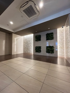 スペーシア江坂南金田のロビー|清潔なロビーです