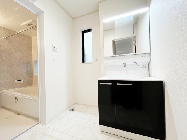 『八王子市新築戸建て』八王子市本町24-14【仲介手数料無料】の独立洗面台|～仲介手数料無料☆八王子ひなた不動産～　八王子市本町　新築戸建て