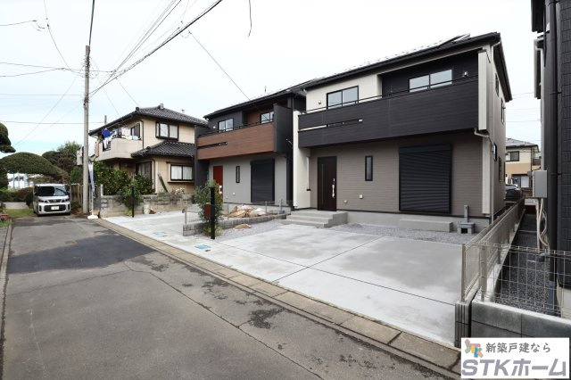 仲介手数料無料　伊奈町中央４丁目　新築戸建　全２棟の駐車場