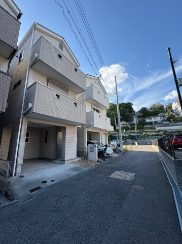 【前面道路含む現地写真】の画像