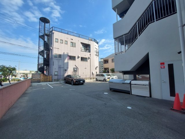 MANDARIN COURT深井駅前の駐車場