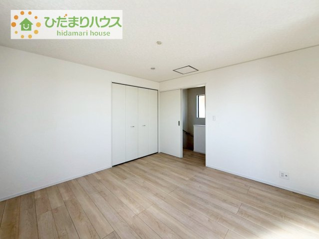 【寝室】 | 取手市宮和田第8　新築戸建 | 広めの主寝室は、ベッドの他にもパソコンデスクやドレッサーなども置けちゃいます(*^-^*)