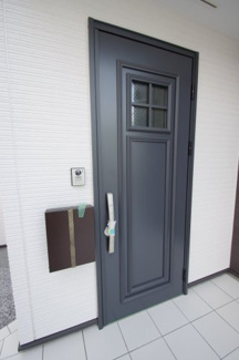 【玄関】 | 【仲介手数料無料！！】国立市西1丁目　新築戸建て（全7区画）E号棟　5980万円 | 玄関扉はカードキー対応