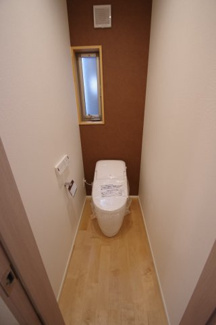 【トイレ】 | 【仲介手数料無料！！】国立市西1丁目　新築戸建て（全7区画）E号棟　5980万円 | 1階タンクレストイレ