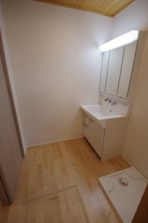 【脱衣所】 | 【仲介手数料無料！！】国立市西1丁目　新築戸建て（全7区画）E号棟　5980万円 | 洗面所