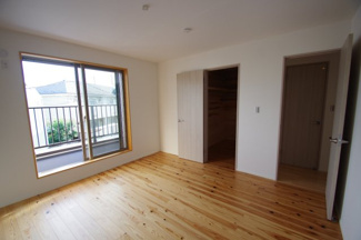 【寝室】 | 【仲介手数料無料！！】国立市西1丁目　新築戸建て（全7区画）E号棟　5980万円 | 主寝室8.02帖