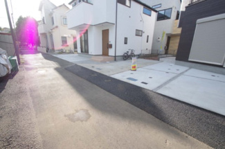 【前面道路含む現地写真】