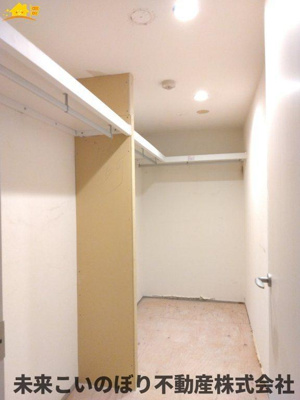 【収納】 | グランパサージュ戸田公園 | たくさん収納可能なウォークインクローゼットがあるので、収納家具を置かずにお部屋がスッキリ！