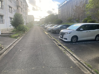 【駐車場】 | 鈴蘭台第3団地5号棟 | 敷地内駐車場、空き御座います