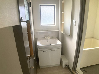 【洗面所】 | 鈴蘭台第3団地5号棟 | 独立洗面台を完備してます