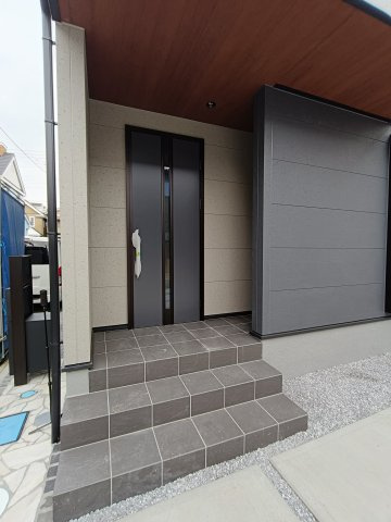 三郷市　鷹野4丁目　新築戸建　全6棟の玄関|施工例です