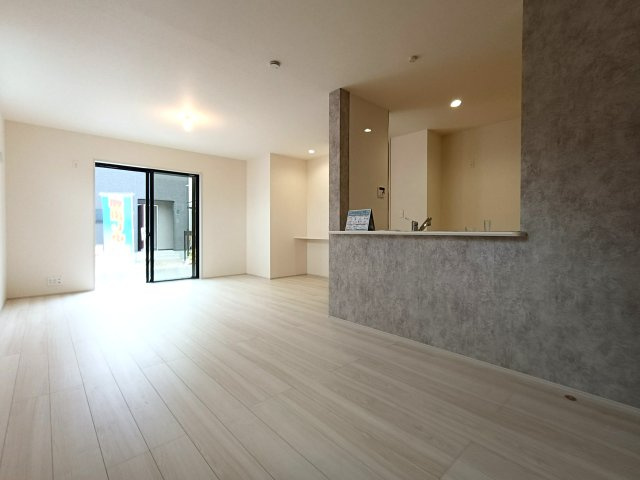 三郷市　鷹野4丁目　新築戸建　全6棟の居間・リビング|陽当り良好なリビング家族みんなが爽やかに健やかに過ごせます