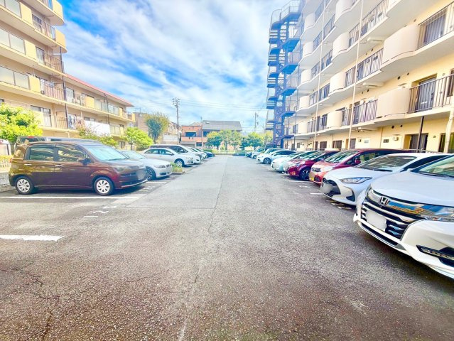 サンマンション千種公園D棟の駐車場|駐車場
