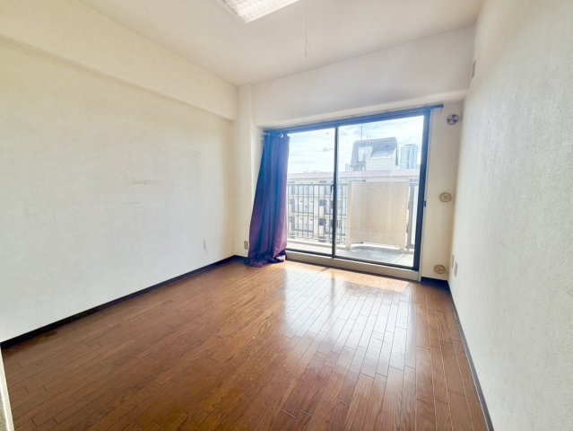 サンマンション千種公園D棟の洋室|洋室（南側）