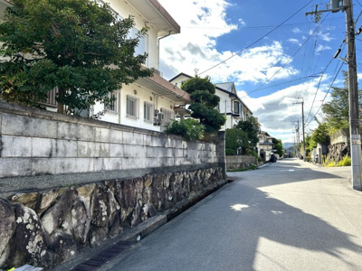 【外観】 | ■１００万円値下げしました■茨木市山手台五丁目■建築条件なし土地 | ■建築条件なし土地  お好きなハウスメーカーで建築可能です■土地面積 約74坪  
■約６ｍ×約６ｍ道路の角地で陽あたり・通風・眺望良好です