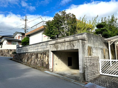 【外観】 | ■新規専任物件■茨木市山手台五丁目■建築条件なし土地 | ■建築条件なし土地  お好きなハウスメーカーで建築可能です■土地面積 約74坪  
■約６ｍ×約６ｍ道路の角地で陽あたり・通風・眺望良好です