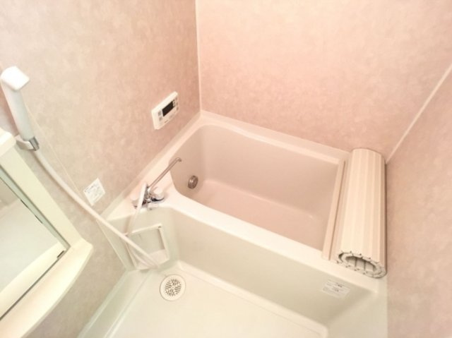 グラン・エスポワールの浴室|浴室：追い焚き給湯付