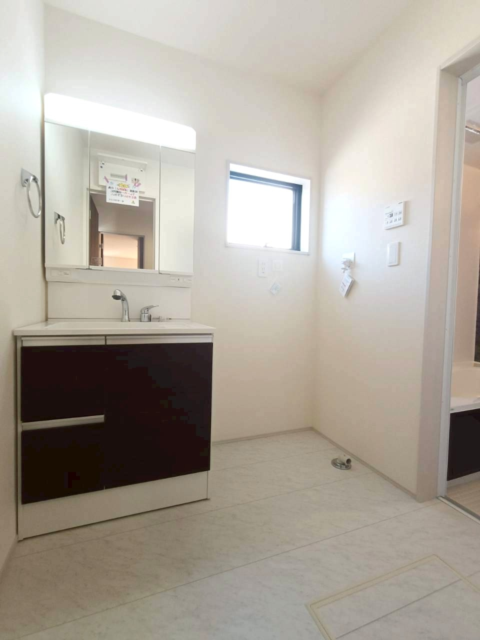 三郷市　鷹野4丁目　新築戸建　全6棟の洗面所|収納もあり、スッキリと見映えの良い空間になっています