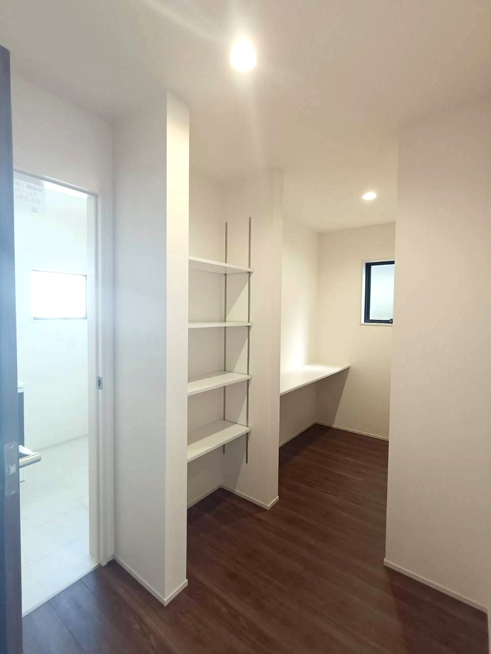 三郷市　鷹野4丁目　新築戸建　全6棟の収納|キッチンと洗面スペースから行き来の出来る大型収納