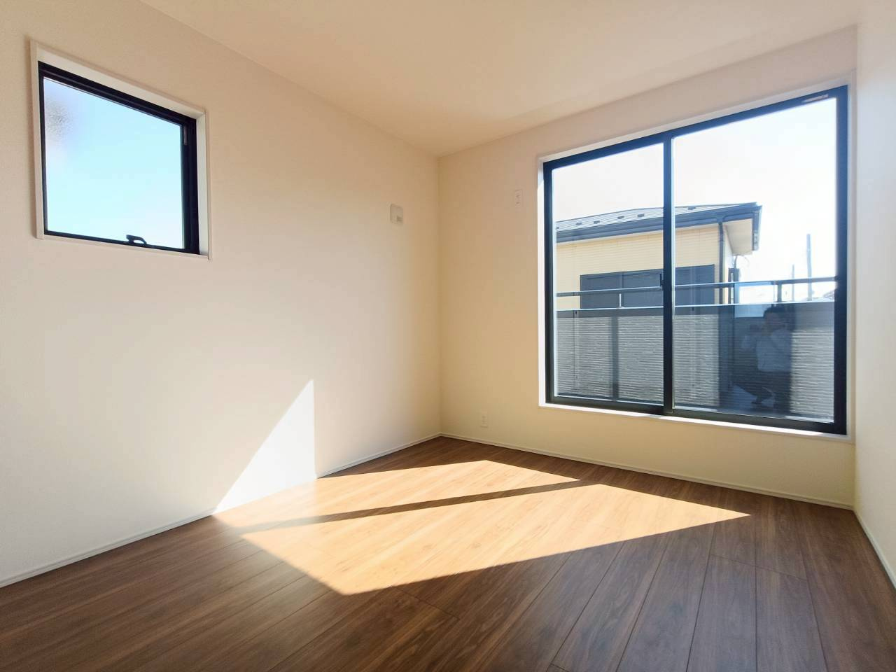 三郷市　鷹野4丁目　新築戸建　全6棟の洋室|明るく開放的な空間を演出しております