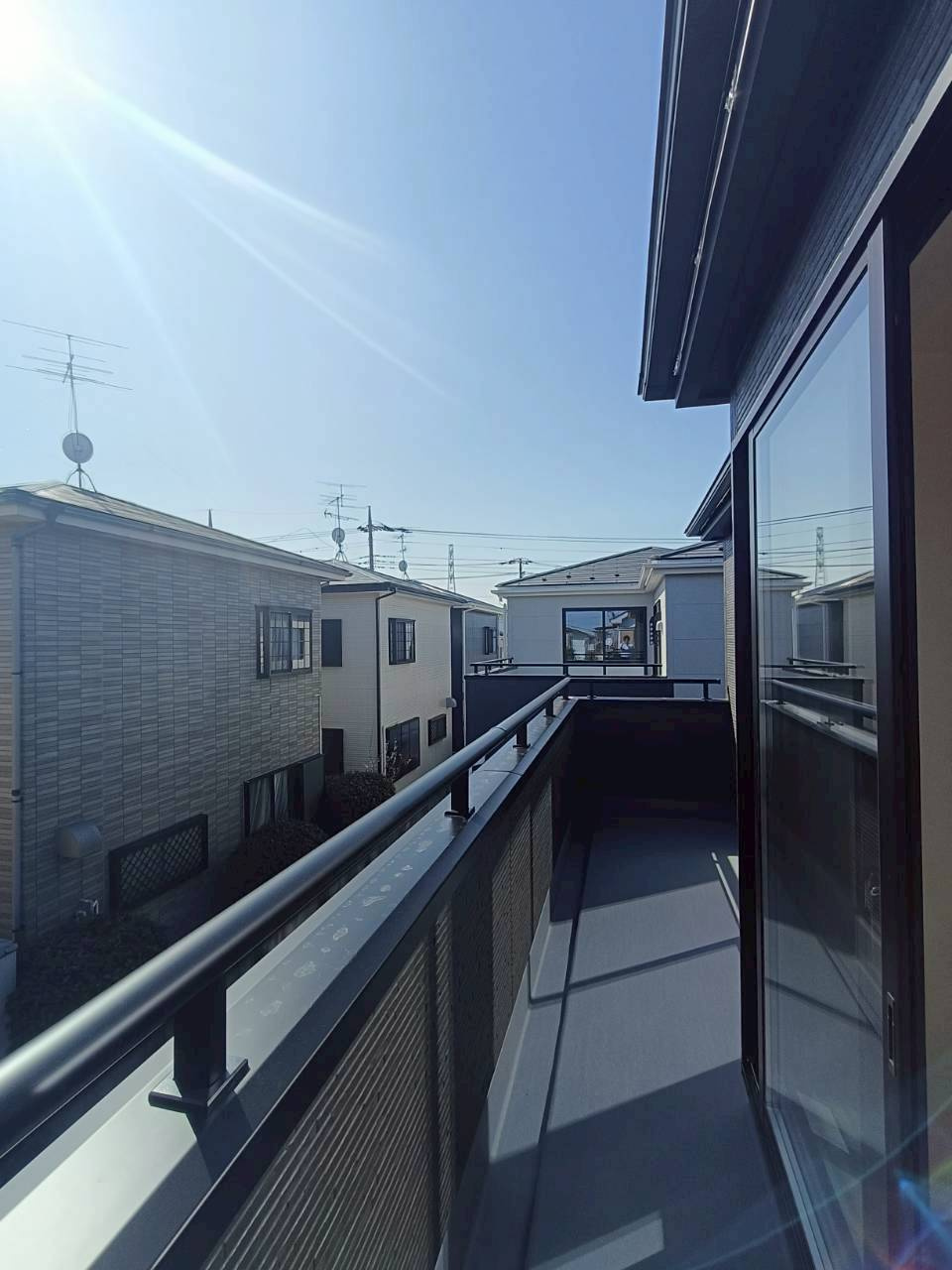 三郷市　鷹野4丁目　新築戸建　全6棟のバルコニー|暖かな日差しのふりそそぐバルコニー