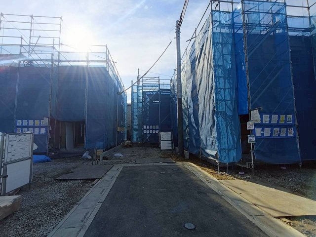 三郷市　鷹野4丁目　新築戸建　全6棟の前面道路含む現地写真|前面道路含む現地写真です