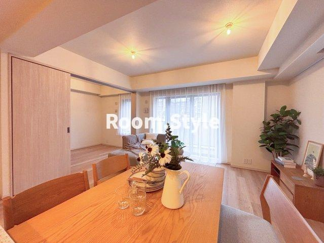 リビオ目黒ザ・プレイスの居間・リビング|空室のためご都合に合わせてご内覧できます
お問合せはお電話でもお受付しております。
03-6450-5211