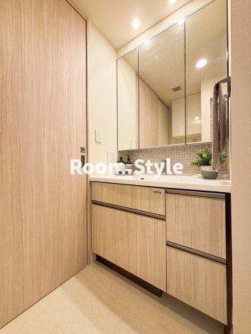 リビオ目黒ザ・プレイスの独立洗面台|空室のためご都合に合わせてご内覧できます
お問合せはお電話でもお受付しております。
03-6450-5211