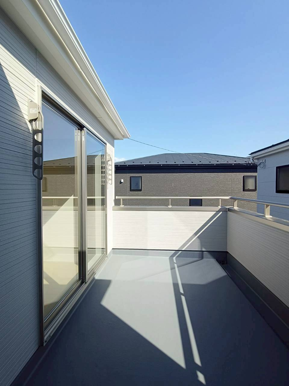三郷市　鷹野4丁目　新築戸建　全6棟のバルコニー|広々としたバルコニーです
