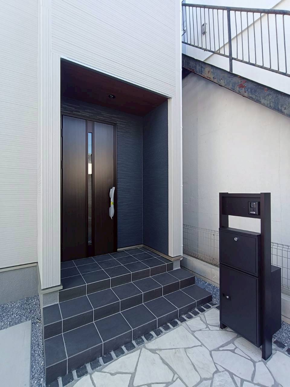 三郷市　鷹野4丁目　新築戸建　全6棟の玄関|落ち着いた玄関です
