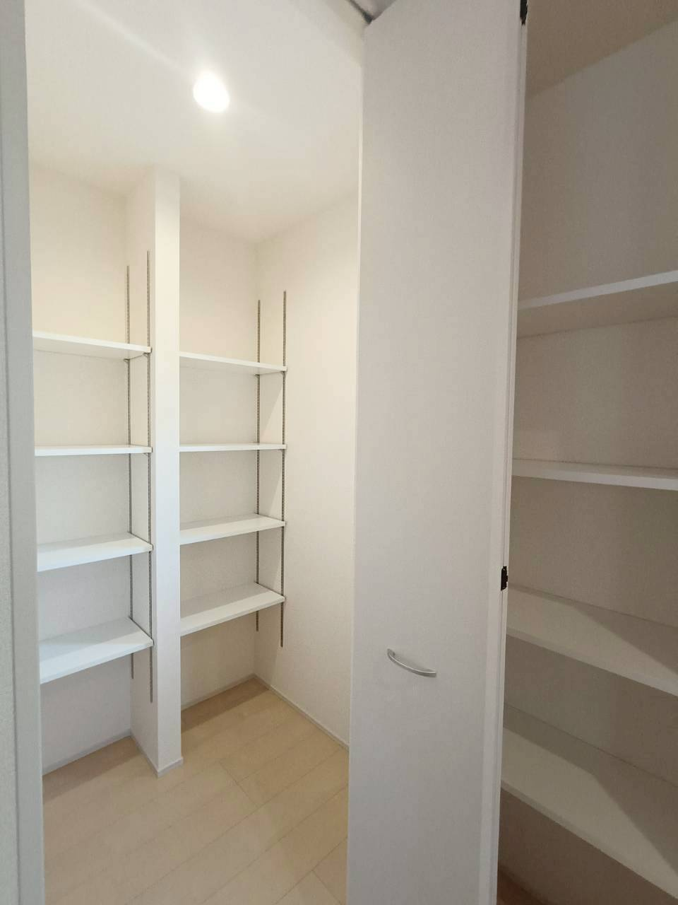 三郷市　鷹野4丁目　新築戸建　全6棟の収納|パントリー収納