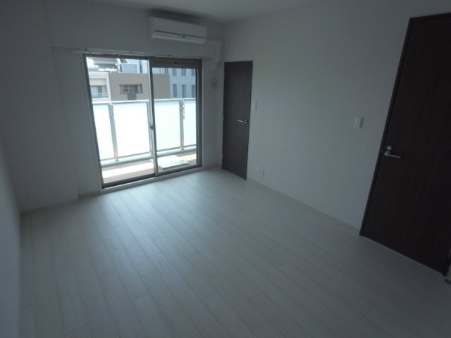 ララプレイス三宮ルミナージュの居間・リビング