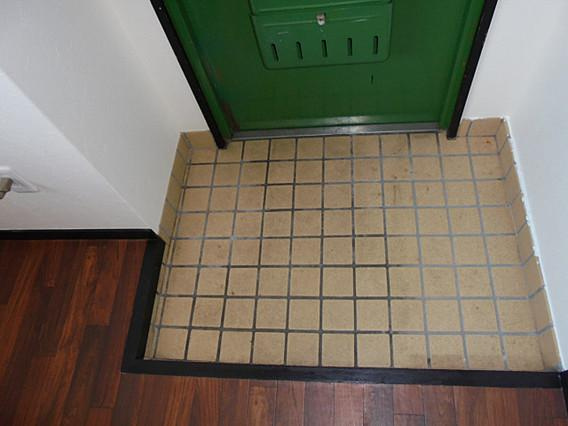 モンテカルロ本山の玄関