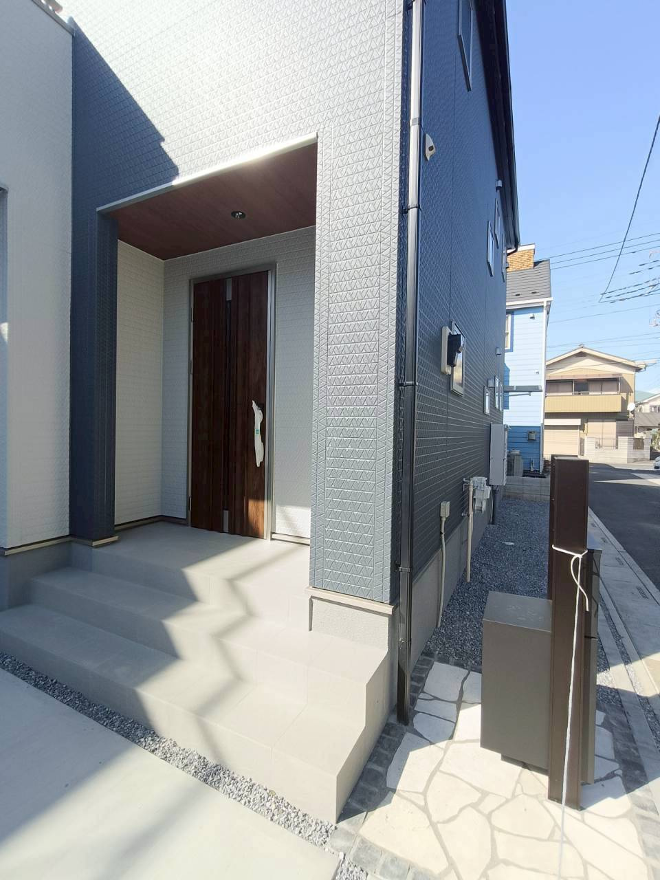 三郷市　鷹野4丁目　新築戸建　全6棟の玄関|施工例です