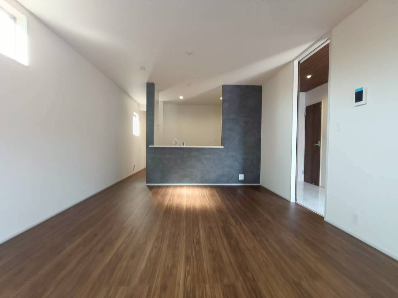 三郷市　鷹野4丁目　新築戸建　全6棟の居間・リビング|広いリビングは家族が自然と集まる居心地の良い空間