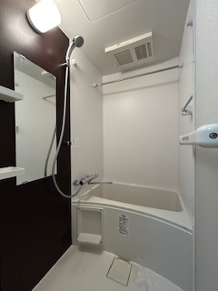 スペーシア江坂広芝町の浴室|きれいなお風呂です