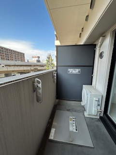 S-RESIDENCE江坂Eminenceのバルコニー|外からの目が気にならないバルコニーで洗濯物が干せます