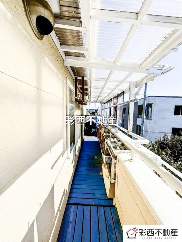入間市小谷田３丁目中古住宅のバルコニー|日中の長い時間、日が差し込む南面バルコニー。洗濯物がカラッと乾きます。
