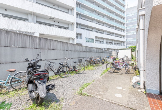 渋谷区本町４丁目の賃貸マンションの駐車場