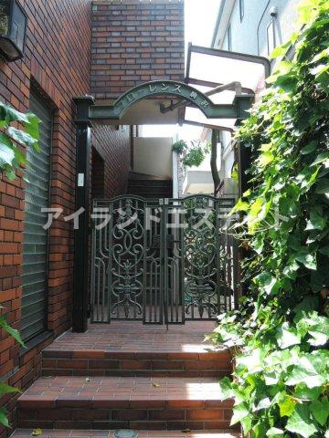 フローレンス駒沢　女性限定　角部屋　陽当たり良好のエントランス