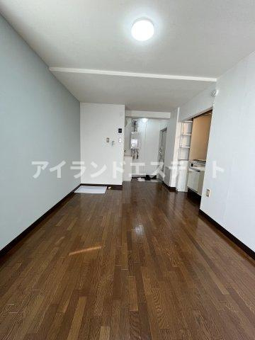 フローレンス駒沢　女性限定　角部屋　陽当たり良好の居間・リビング