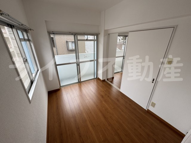 TAIHOメゾン大今里の洋室|落ち着いた色調の洋室です