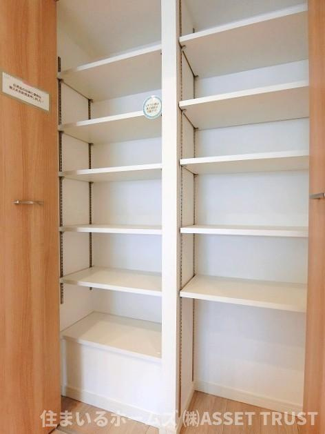 第2広尾フラワーハイホームB棟の収納|LDK収納