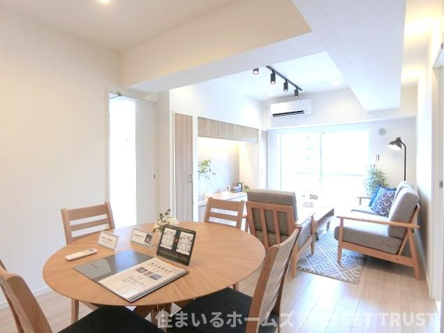 第2広尾フラワーハイホームB棟の居間・リビング