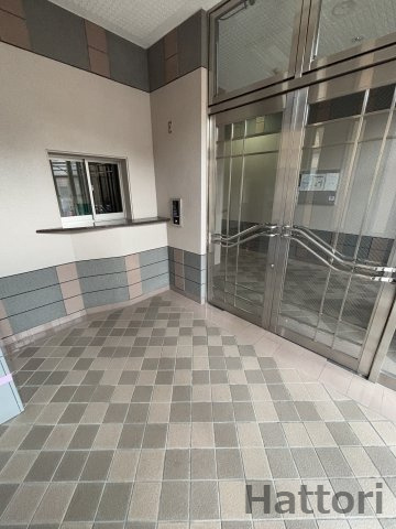 メゾンドール南千里のエントランス